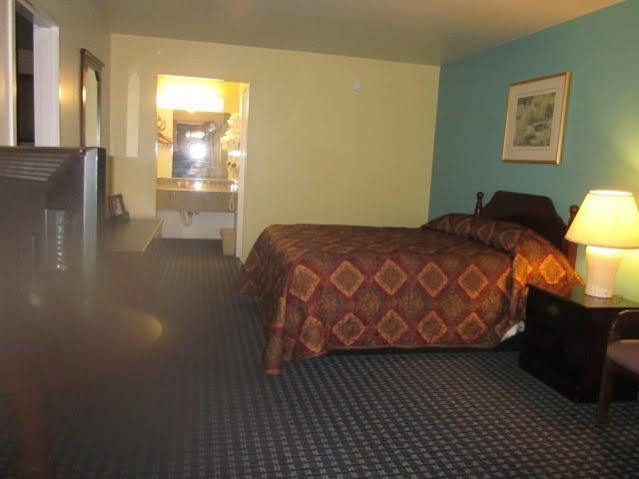 Super 8 By Wyndham Sallisaw Eksteriør bilde